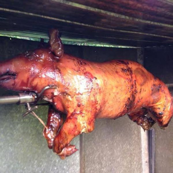 Cochon grillé par Les Méchouis du Marquis traiteur à Québec