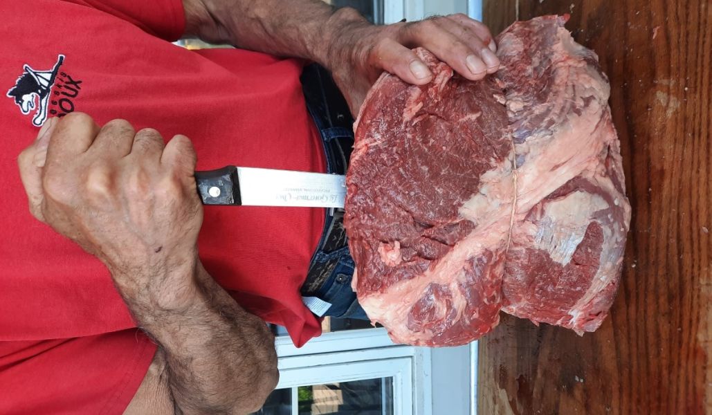Pièce de bœuf à la coupe par Les méchouis du Marquis traiteur dans la région de Québec
